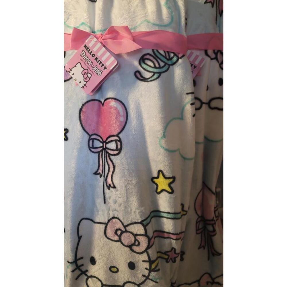 Hello Kitty - Picture 3 of 7